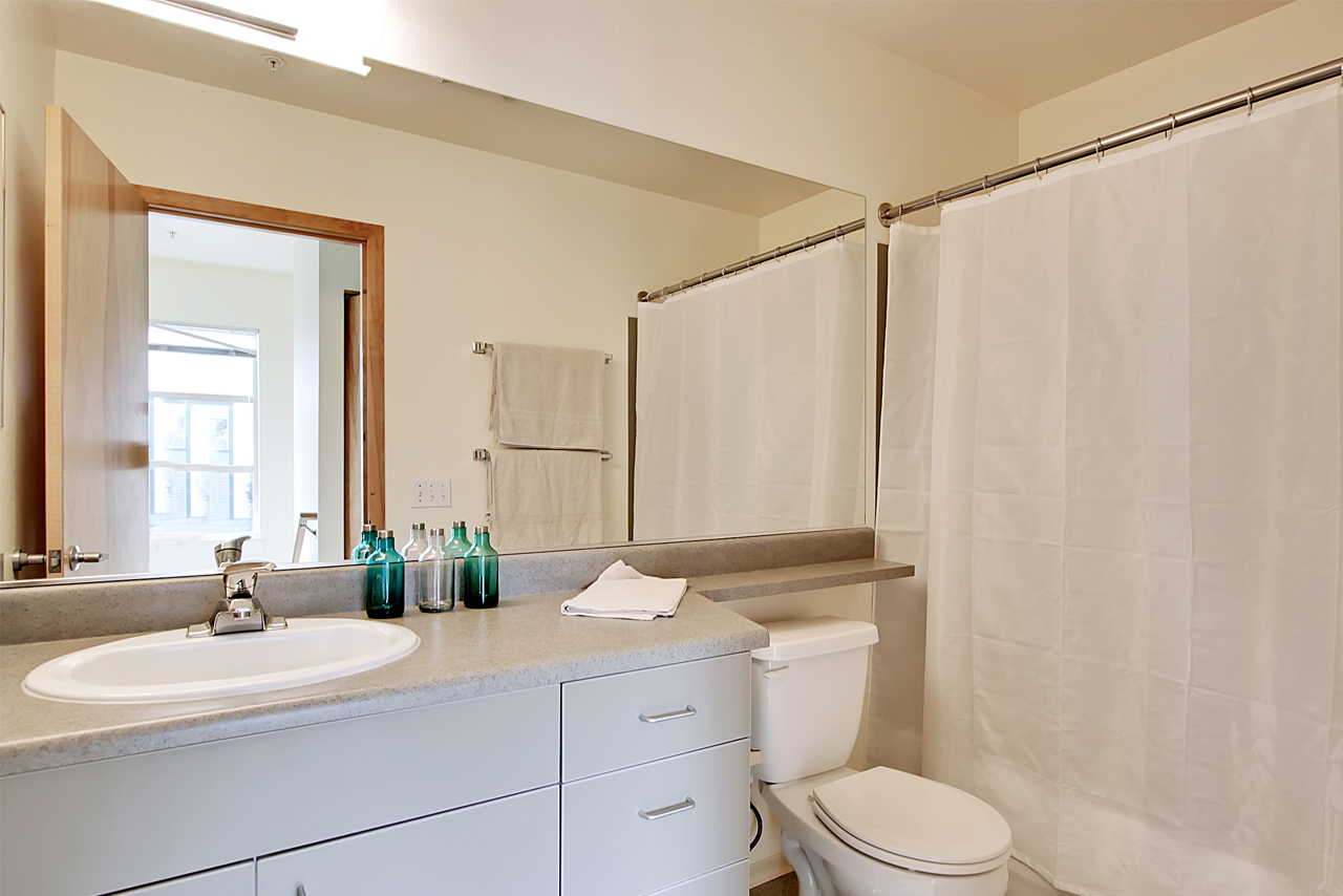 Radford Court bathroom