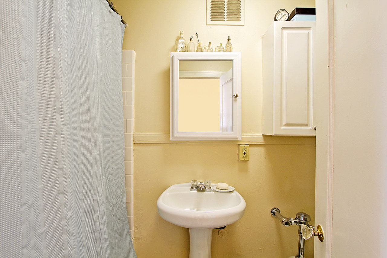 Commodore Duchess bathroom